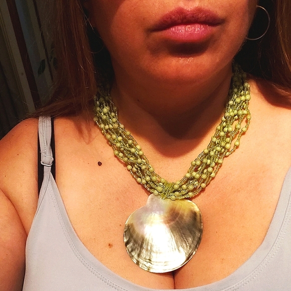 Shell Pendant necklace - Picture 3 of 3